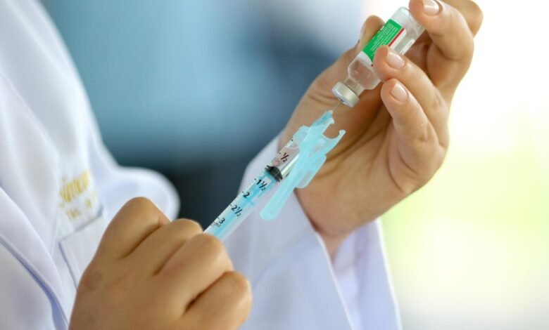 Vacina para pessoas de 50 a 54 anos é antecipada em São Vicente