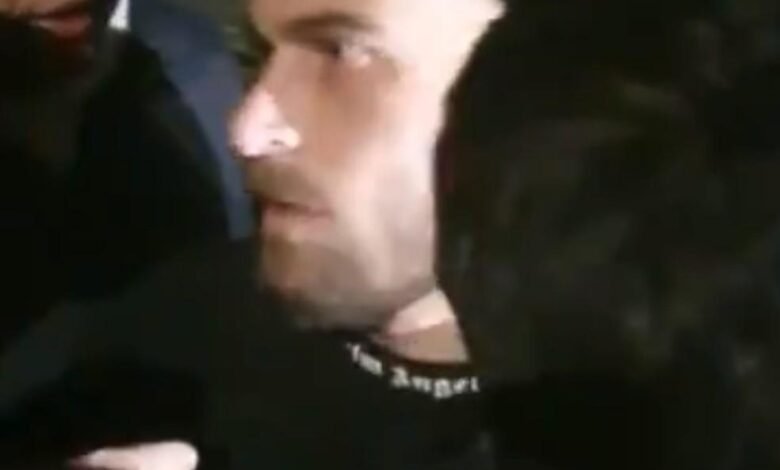 VÍDEO - Lucas Lima mostra pouco futebol, mas curte muita festa e é hostilizado