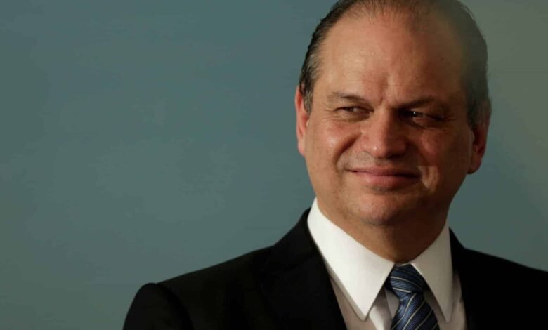 O deputado Ricardo Barros (PP-PR) está envolvido em um "rolo". Entenda: o deputado federal Luis Miranda (DEM-DF) e o seu irmão, Luis Ricardo Miranda,