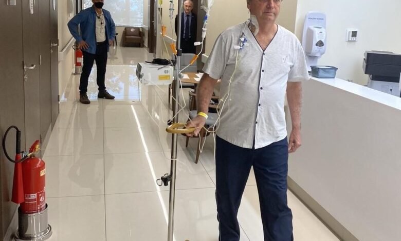 Bolsonaro apresenta melhora, mas segue internado em São Paulo