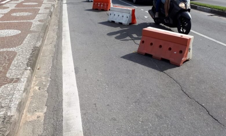 Faixa da avenida da praia de Santos tem rachadura no asfalto