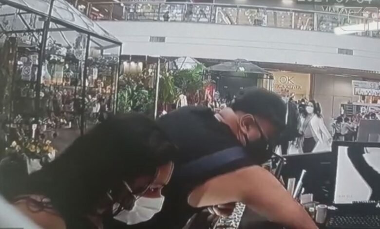 Casal finge ser cliente e furta celular em shopping de Santos
