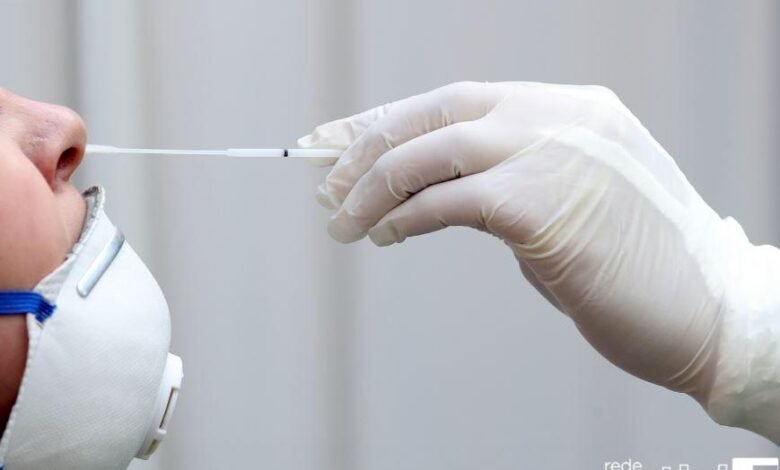 Brasil tem queda na taxa de transmissão da Covid-19, segundo Imperial College