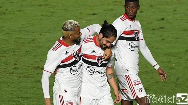 São Paulo volta a vencer o Vasco e avança na Copa do Brasil