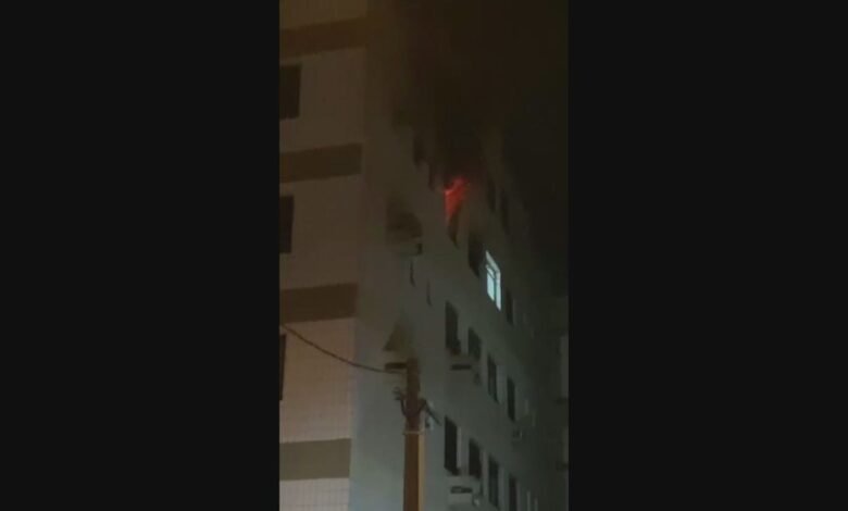 Apartamento é atingido por fogo no Guarujá