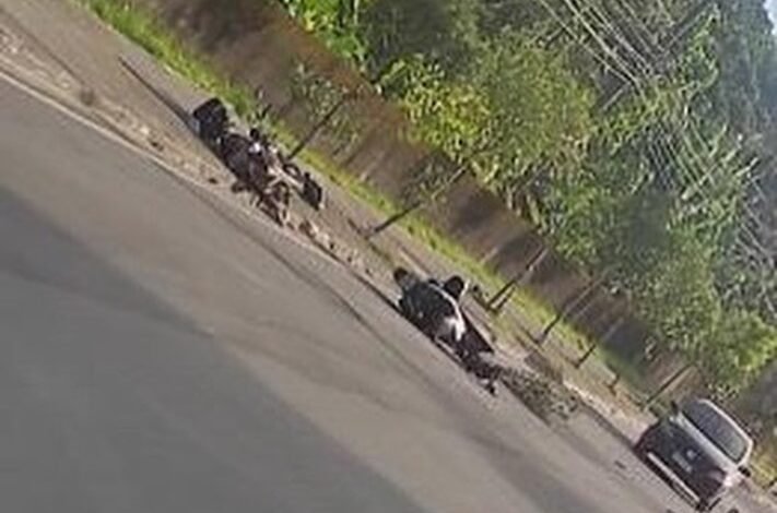 VÍDEO - Acidente incrível com duas motos no Litoral de São Paulo