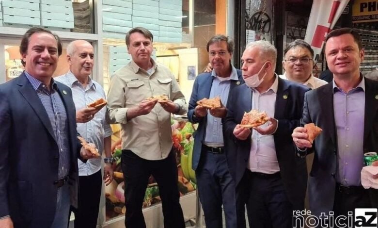 Bolsonaro ignora vacina e se alimenta em rua de Nova York