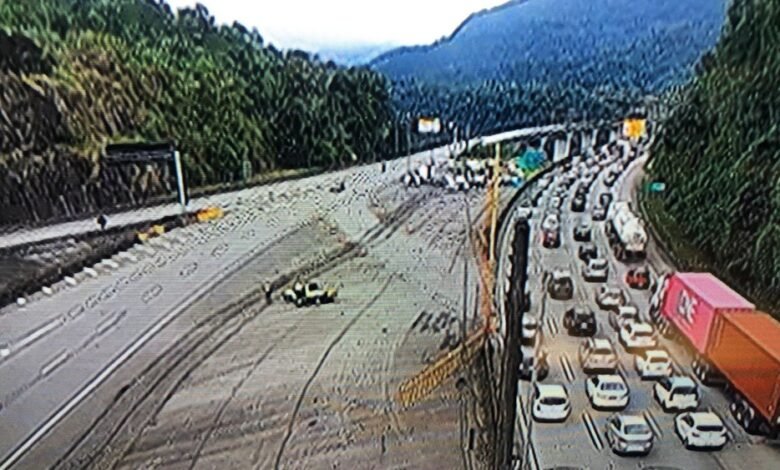 Sistema Anchieta-Imigrantes tem congestionamento na volta dos turistas