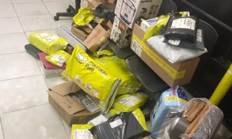Entregador forja roubo de mercadorias e vai preso em Praia Grande