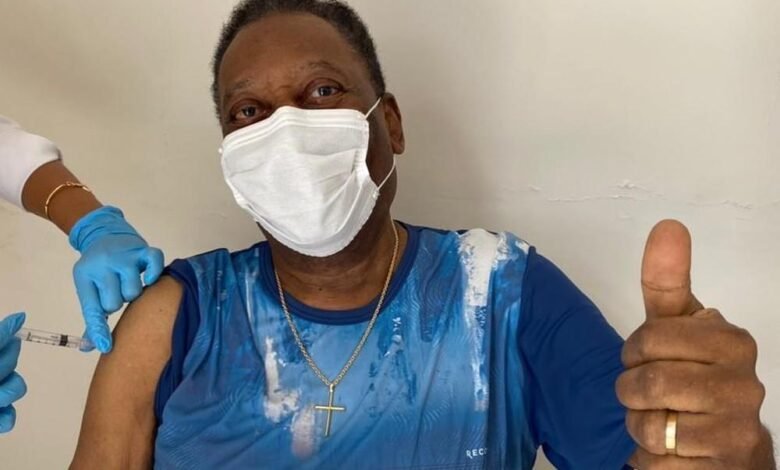 Pelé está há seis dias internado em São Paulo