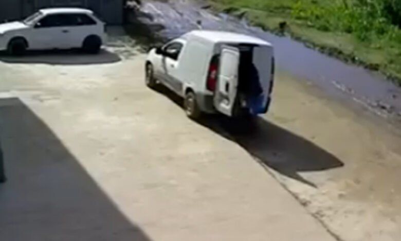 Van dos Correios é roubada em Bertioga