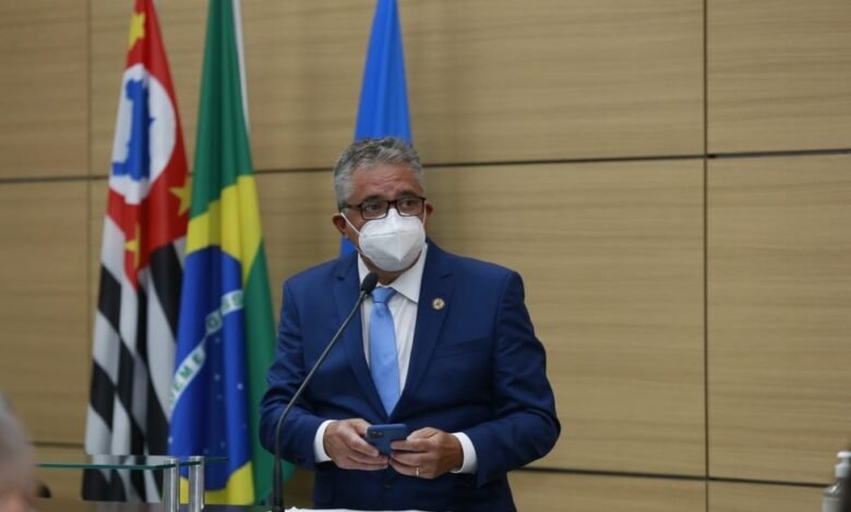 Prefeito de Guarujá e secretário de Educação conseguem liberdade provisória