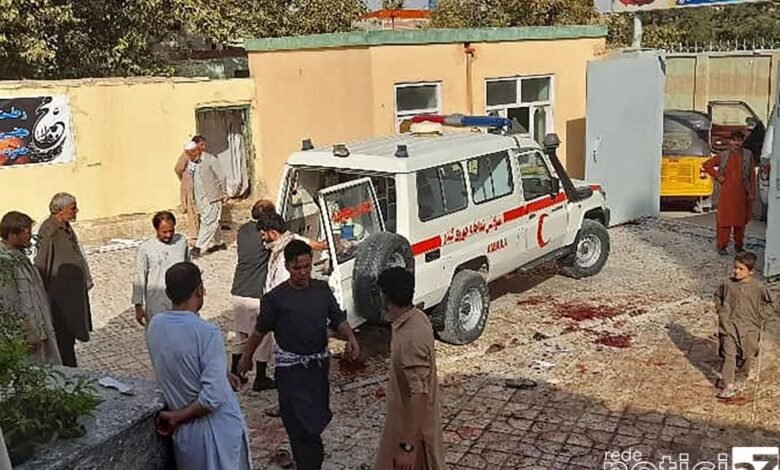 Mesquita no Afeganistão explode e deixa mais de cem mortos e feridos