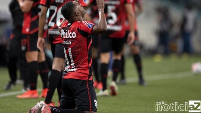 Athlético-PR vence o Peñarol e será o adversário do Bragantino na final da Sul-americana