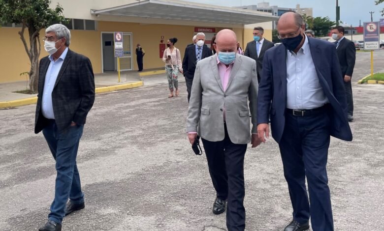 Santa Casa recebe ex-governador de São Paulo que conhece as futuras instalações do SUS