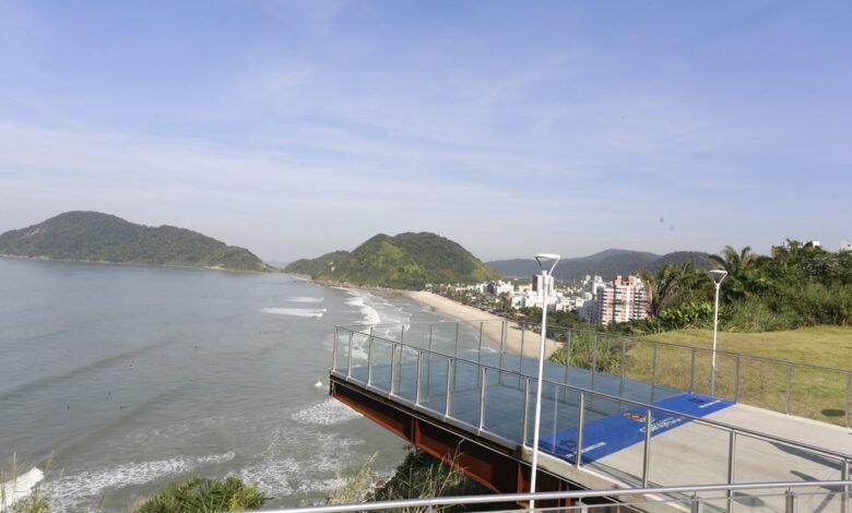 'Voo contra a Pólio' no Guarujá estimula a vacinação contra a doença