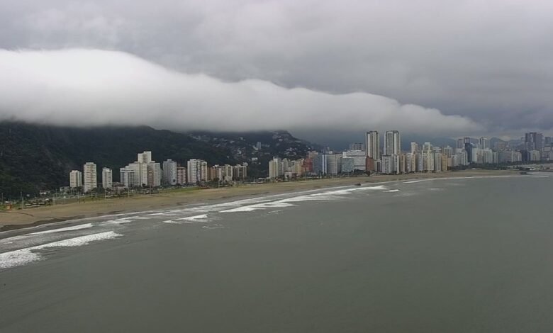 'Nuvem rolo' é atração na Baixada Santista