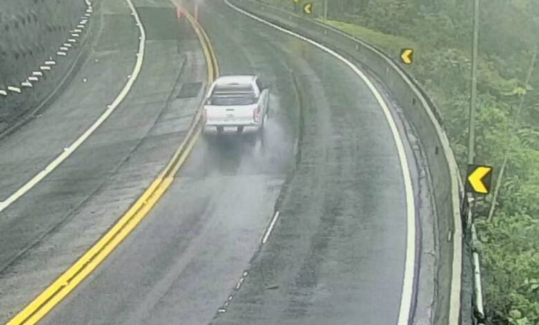 Risco de deslizamento interdita Rodovia dos Tamoios