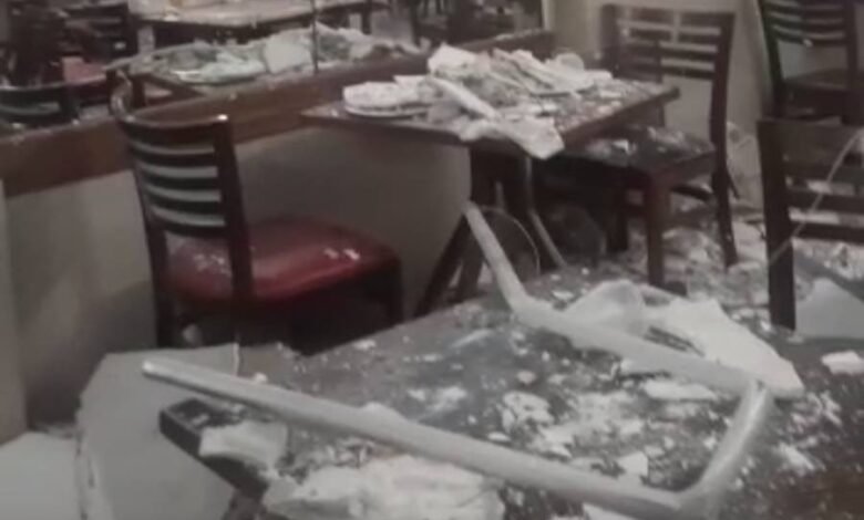 Teto de restaurante cai e deixa mulher ferida