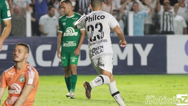 Santos bate a Chapecoense e fica mais tranquilo com a permanência na Série A do Brasileirão