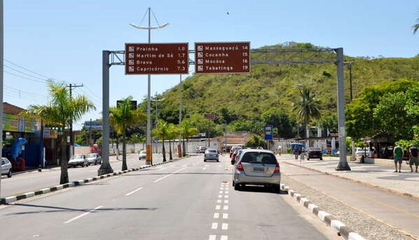 Motociclista atropela idosos em Caraguatatuba