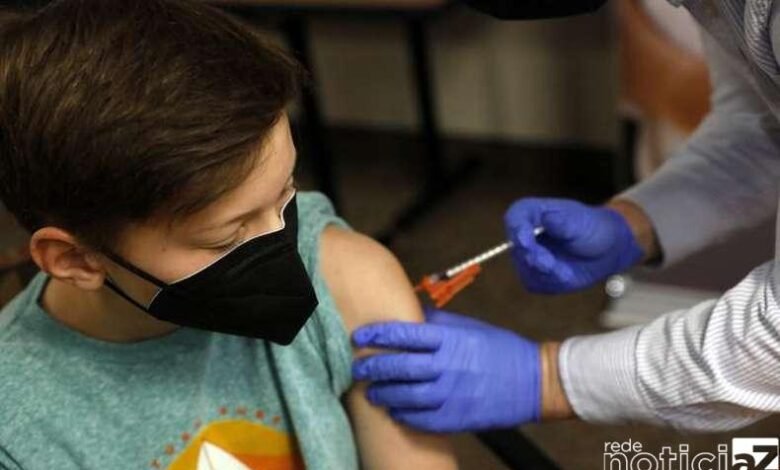 Crianças são vacinadas contra a Covid-19 em Portugal