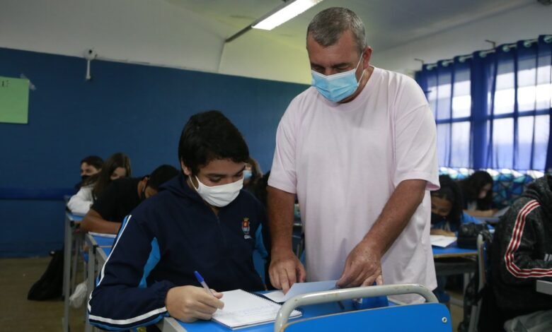 Guarujá terá volta às aulas 100% presenciais na quarta-feira