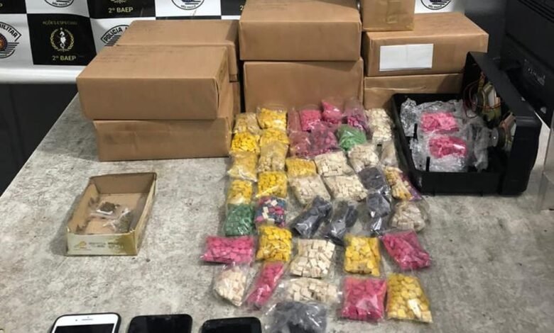 Polícia prende trio responsável por enviar drogas pelos Correios