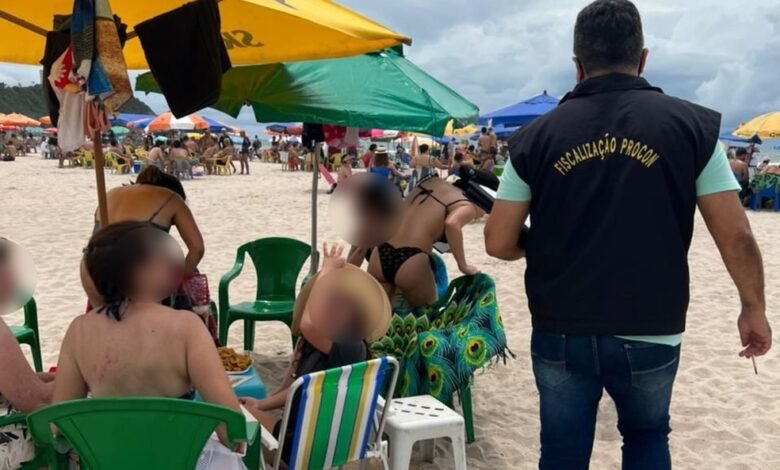 Quiosques e comércios de praias de Guarujá são fiscalizados pelo Procon