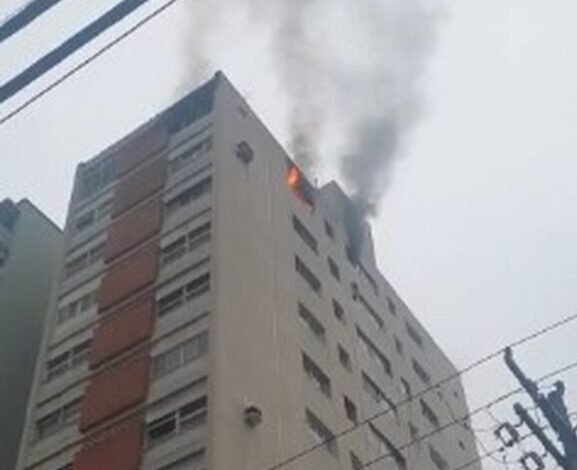 Apartamento é destruído após incêndio