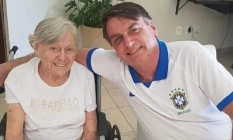 Mãe de Jair Bolsonaro é internada em hospital de Registro