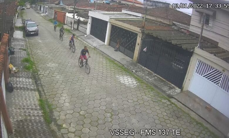 Moradores são roubados por um quarteto de bicicleta em São Vicente