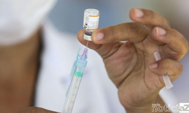 Quarta dose da vacina contra a Covid-19 começa a ser aplicada em idosos com mais de 70 anos em São Vicente