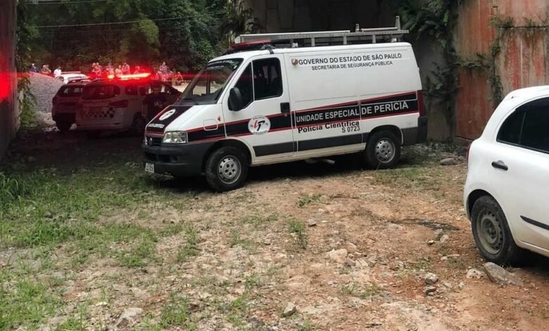 Corpo de homem é encontrado dentro do porta-malas de carro em Caraguatatuba