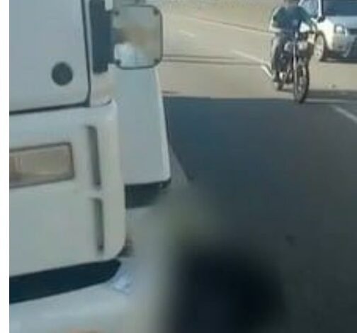 Motorista morre atropelado durante conserto de carreta em rodovia de Guarujá