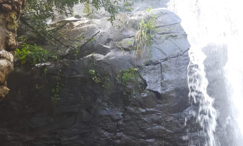 Cachoeira de Ilhabela é interditada devido ao risco de desmoronamento