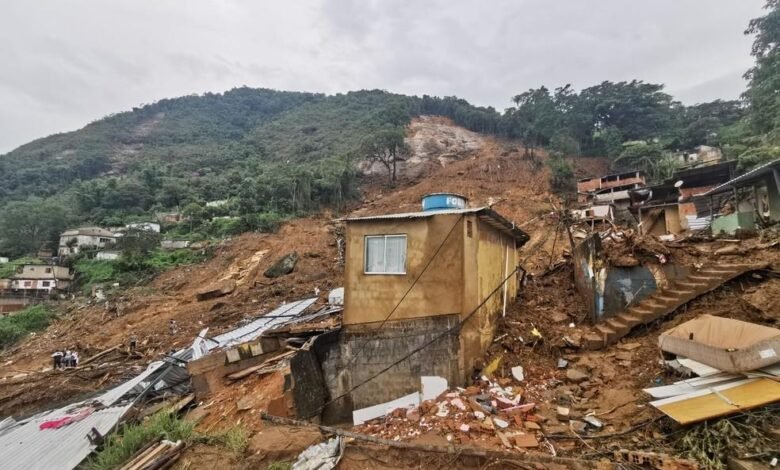 Tragédia em Petrópolis tem 130 mortes e 218 desaparecidos