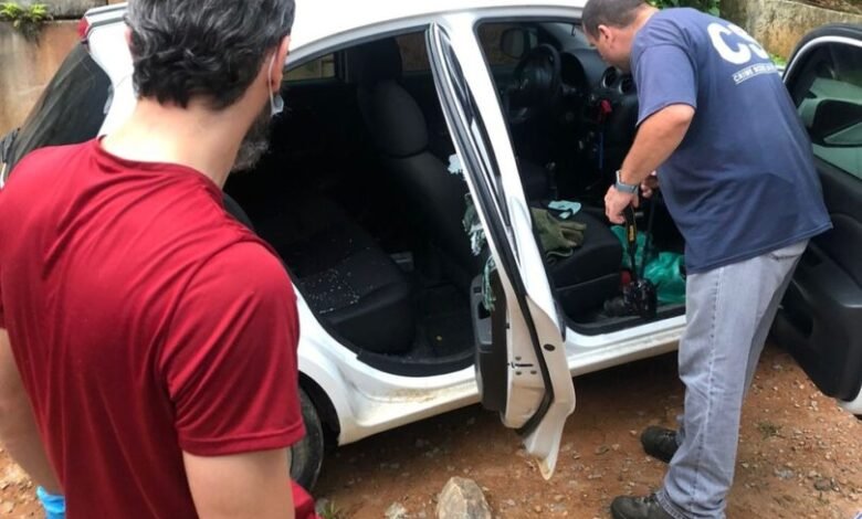 Homem encontrado morto dentro de carro foi assassinado, diz polícia