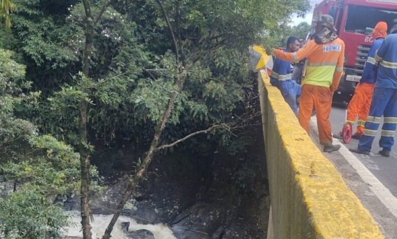 Corpo amarrado é encontrado próximo à rodovia do Litoral