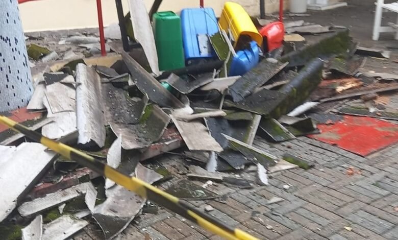 Crianças são feridas por telhas em escola de Santos