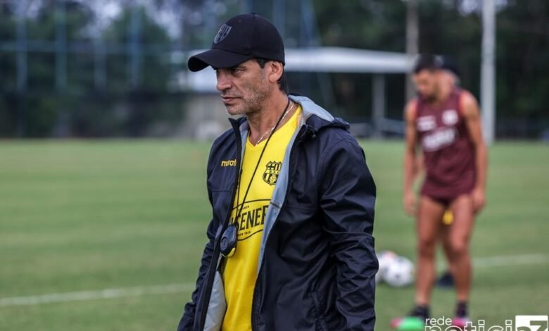 Santos acerta a contratação do técnico Fabián Bustos