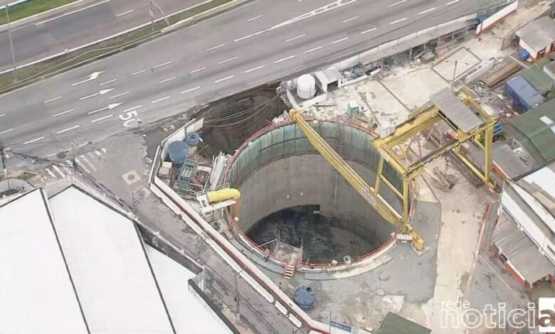 Cratera na Marginal Tietê foi causada por vazamento de galeria de esgoto, diz Governo de SP
