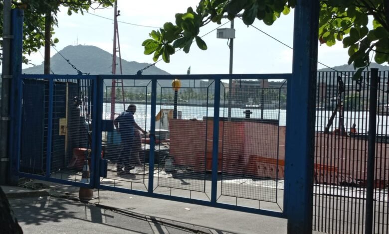 Travessia de balsas para ciclistas e pedestres de Santos e Guaurjá será interditada
