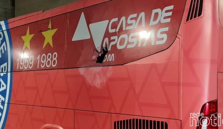 VÍDEO - Ônibus do Bahia é atacado e fere atletas