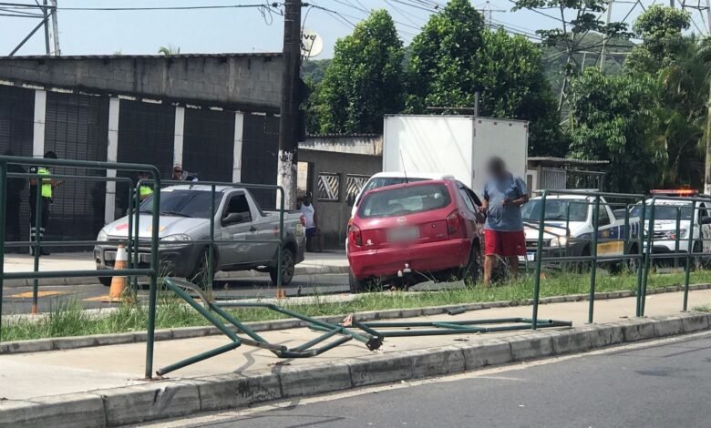 Ciclista é atingida por carro desgovernado em Cubatão