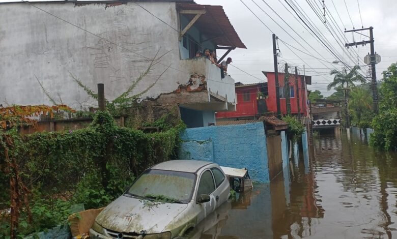 Litoral Norte é castigado pela forte chuva e sofre com alagamentos