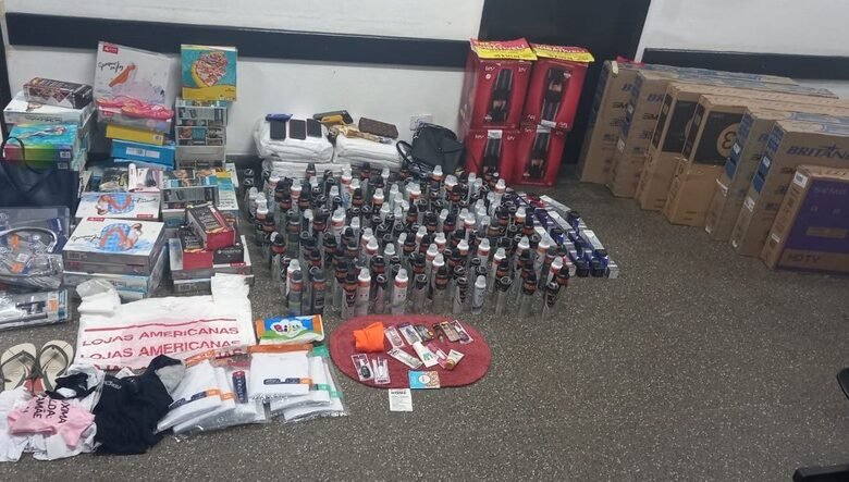 Dupla é presa acusada de furtar loja de eletrônicos em São Sebastião