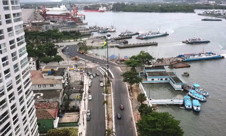 Travessia de balsas para ciclista e pedestres entre Santos e Guarujá volta a ser interditada