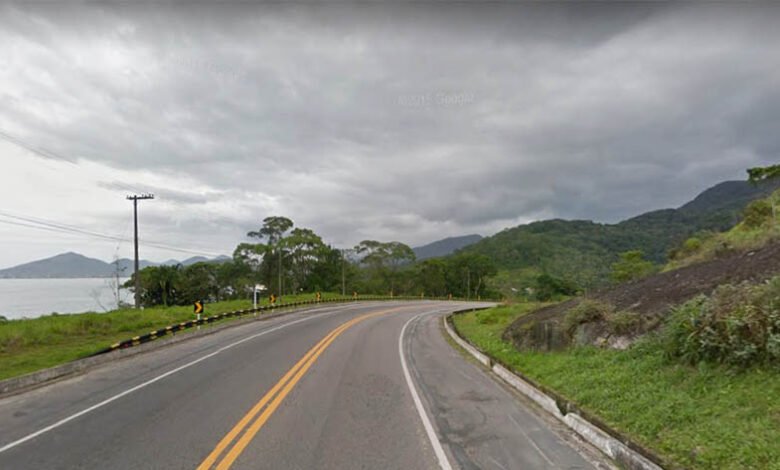 Jovem de 20 anos é atropelada e morre na Rio-Santos