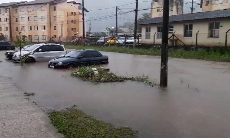 Mais de 30 pessoas ficam desabrigadas após fortes chuvas em Ubatuba